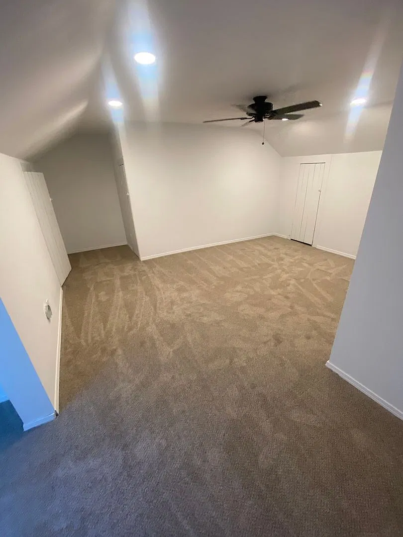 5 Bed 2 Bath House Available JUNE 2027! — Photo 4