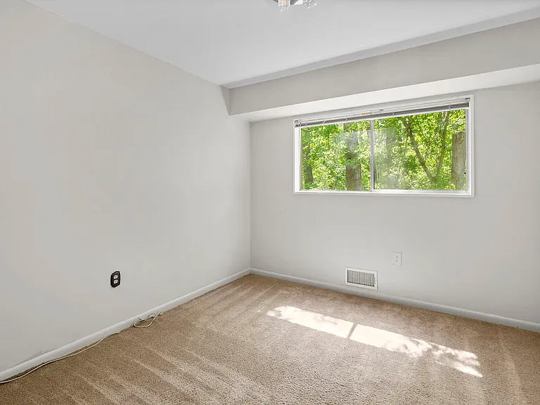 10643 Weymouth St #103 — Photo 20