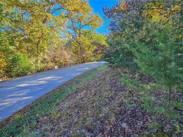 785 Muirfield Dr, Sunrise Beach, MO 65079