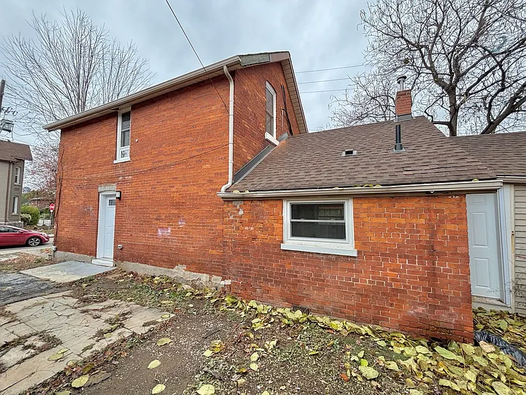 24 Ashley St — Photo 65