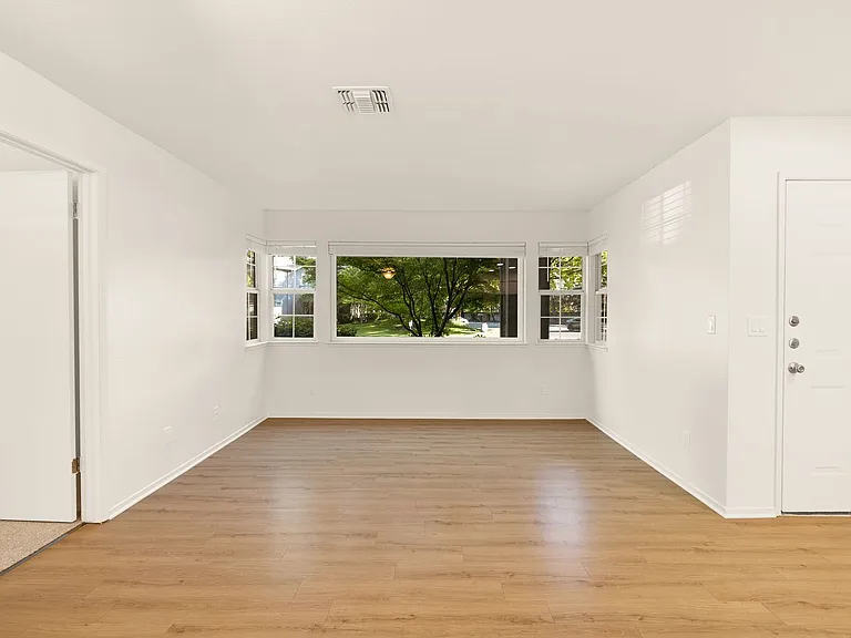 1661 Forest Avenue Apartments — Photo 47