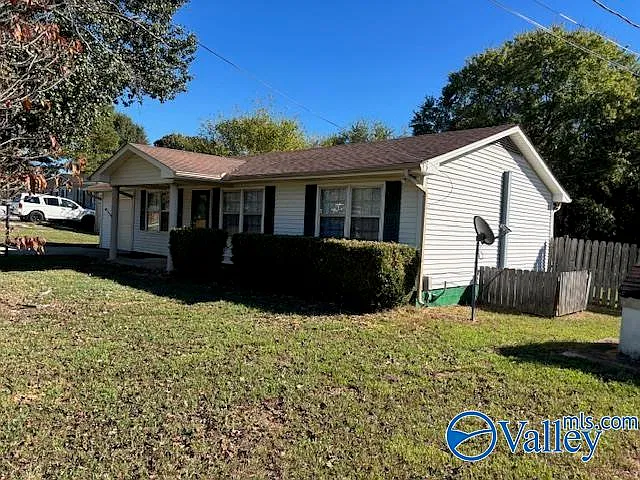 3 bed, 1.0 bath, 960 sqft, $1,250 — Photo 3
