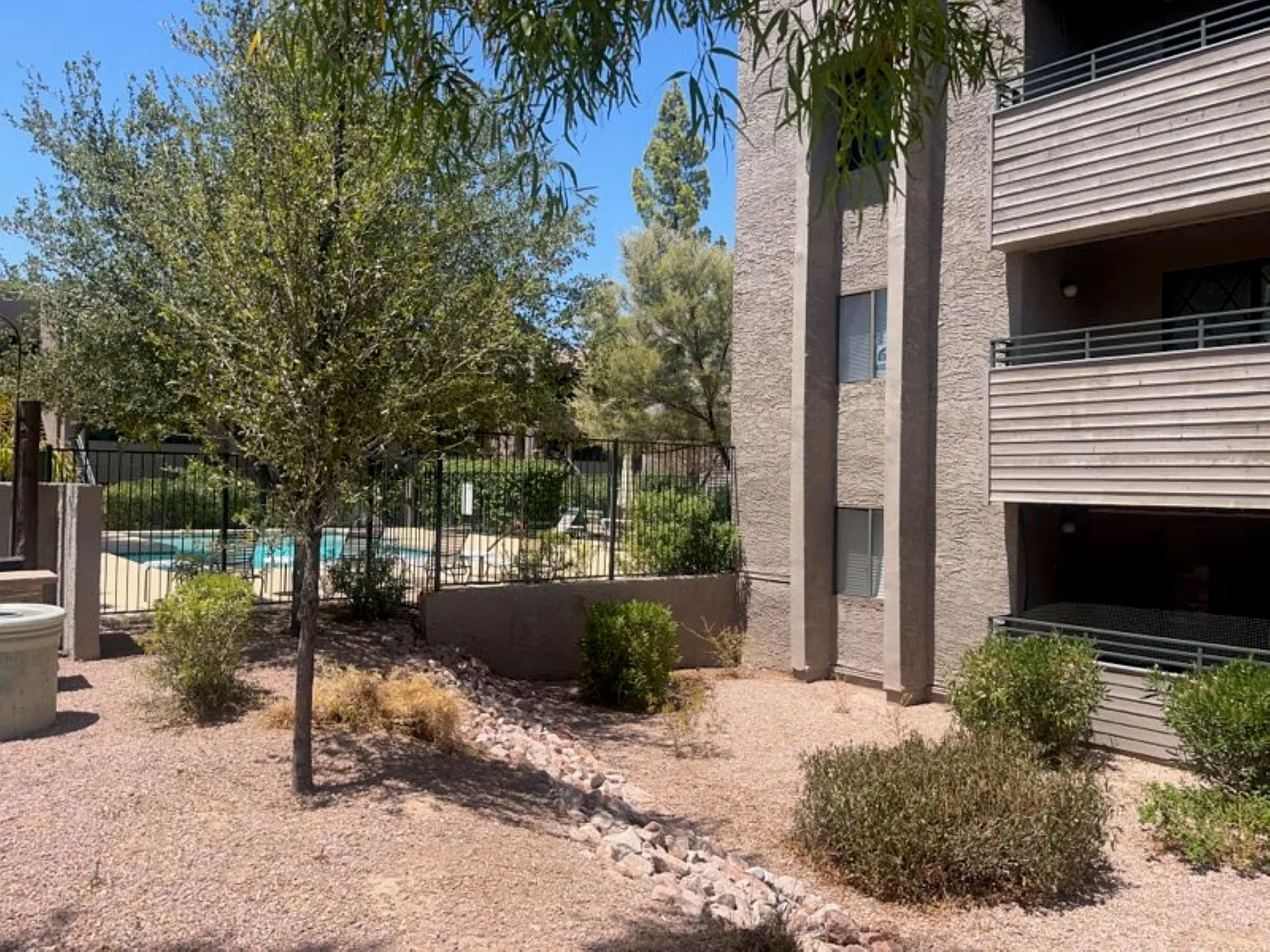 Beautiful two bedroom, two bath condo — Photo 3