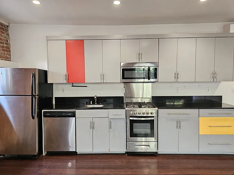 1234 N Formosa Ave #8 — Photo 10