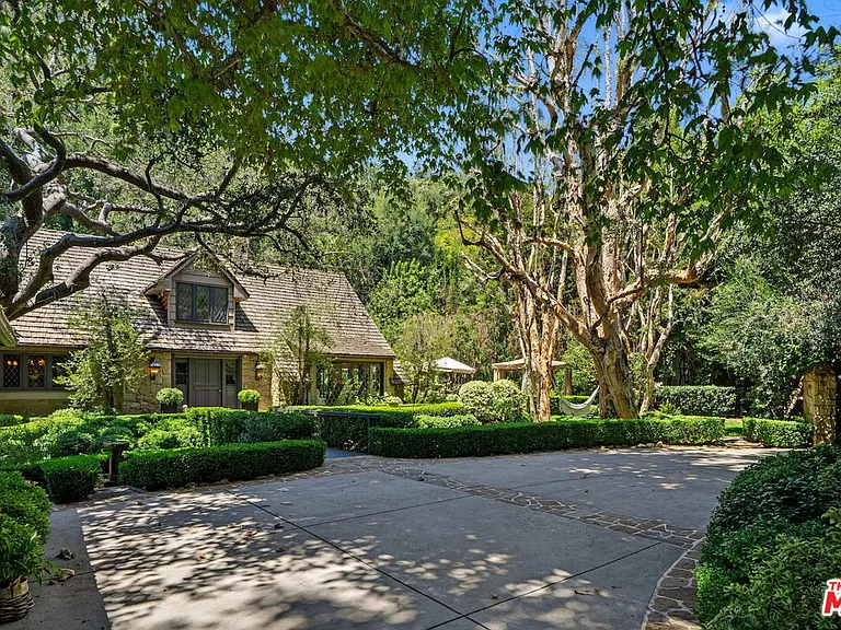 575 N Beverly Glen Blvd — Photo 46