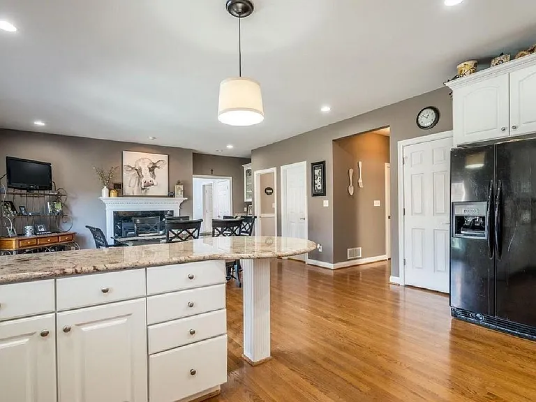 5012 Wolfpen Woods Dr — Photo 10