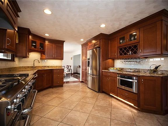 4th image of 110 Penn Woods Ct