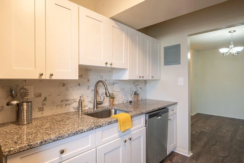 Ross Ridge Apartment Homes — Photo 3