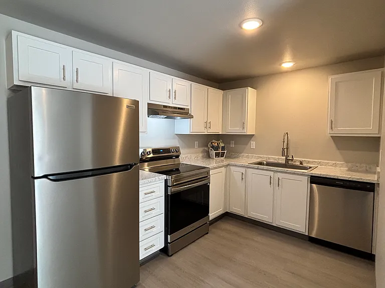 Chambers Crest Apartments — Photo 41