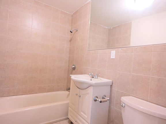 4th image of 381 Palmetto St #2R