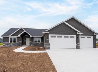 W7008 Jaclyn Ln, Greenville, WI 54942