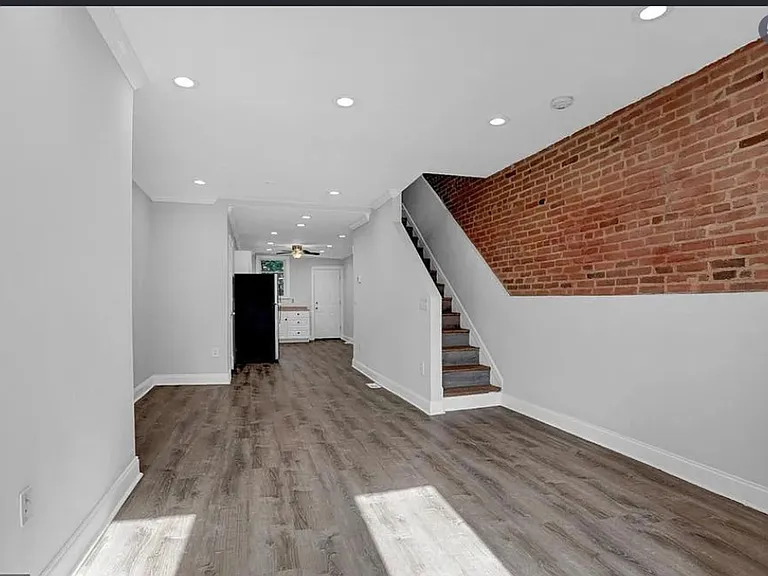 1520 Holbrook St — Photo 16