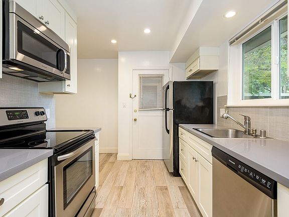 4th image of 353-359 Waverley St #353