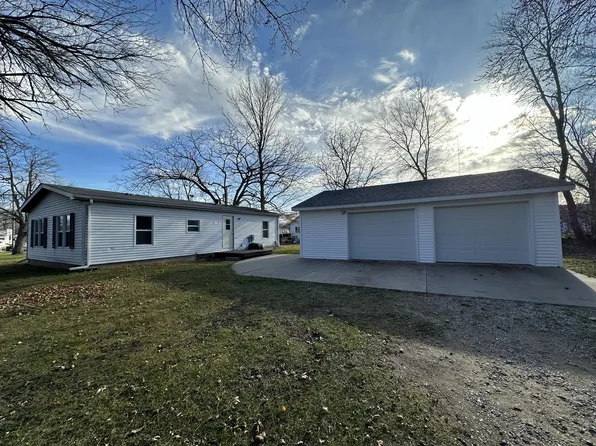 321 1st St, Watervliet, MI 49098