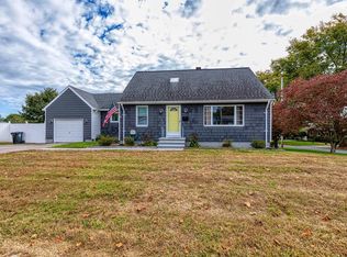 490 Gardners Neck Rd, Swansea, MA 02777