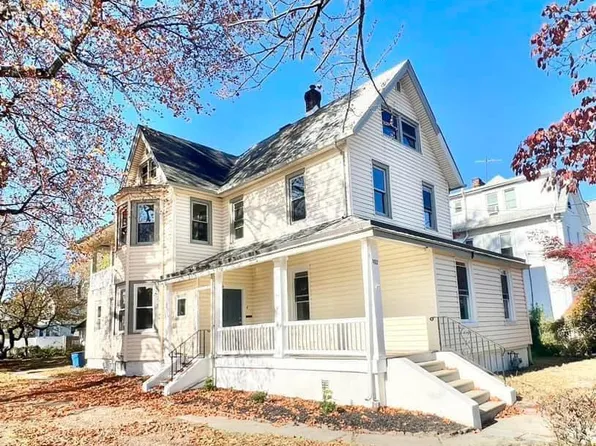 902 W Park Sq, Prospect Park, PA 19076