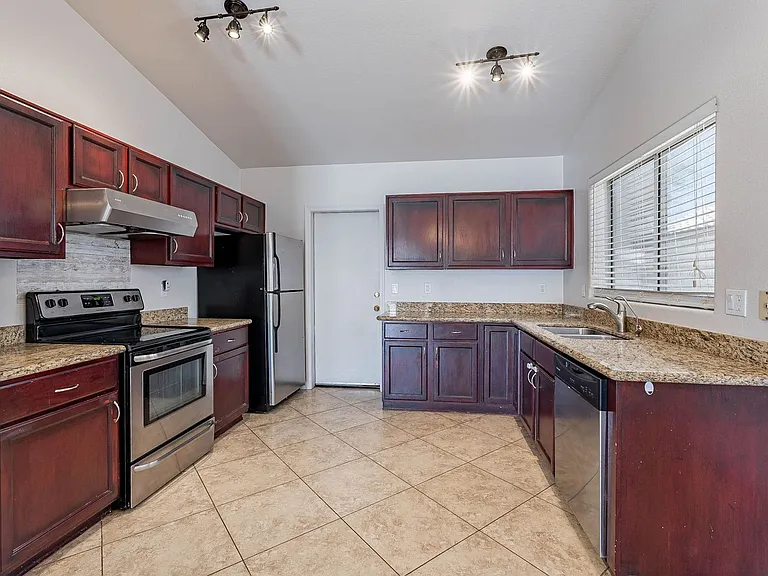 5463 W Geronimo St — Photo 4