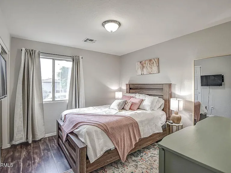 10964 W Taft St — Photo 11