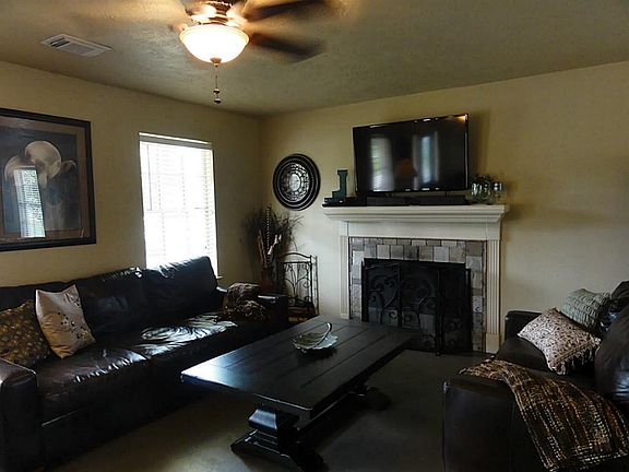 4th image of 1910 Bayview Dr
