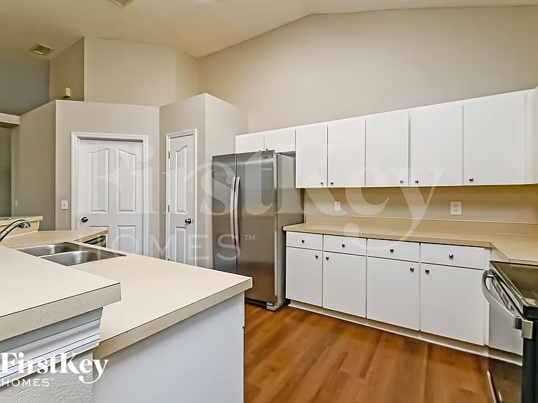 4413 Winding River Dr — Photo 6