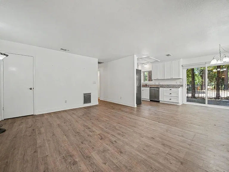16932 McKenzie Dr — Photo 8