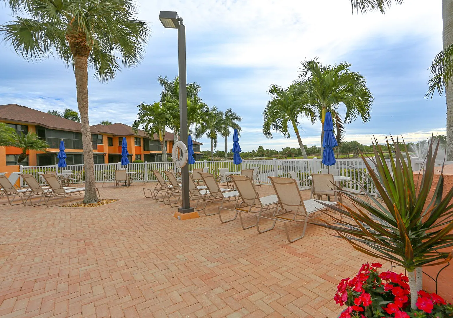 **Ask About The Two Weeks Free**Wonderful Updated Condo Close To Marco Island And Beaches Will No... — Photo 4