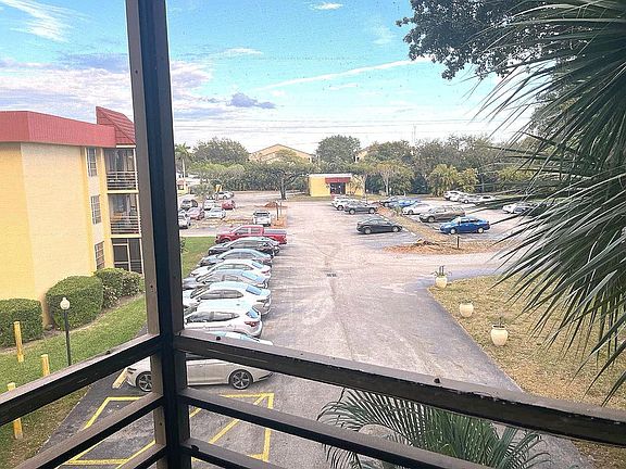 4th image of 3490 Foxcroft Road #317