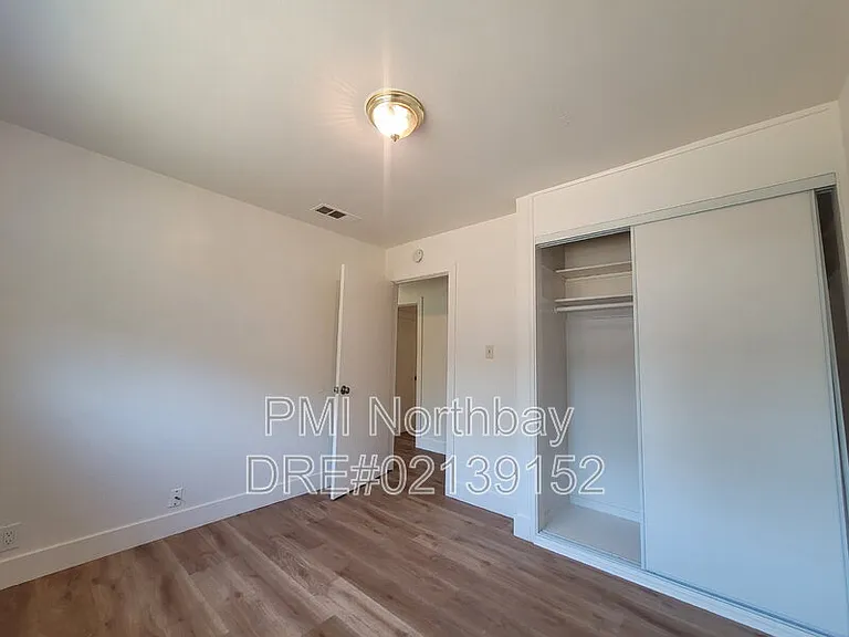 1019 Wallace St — Photo 10