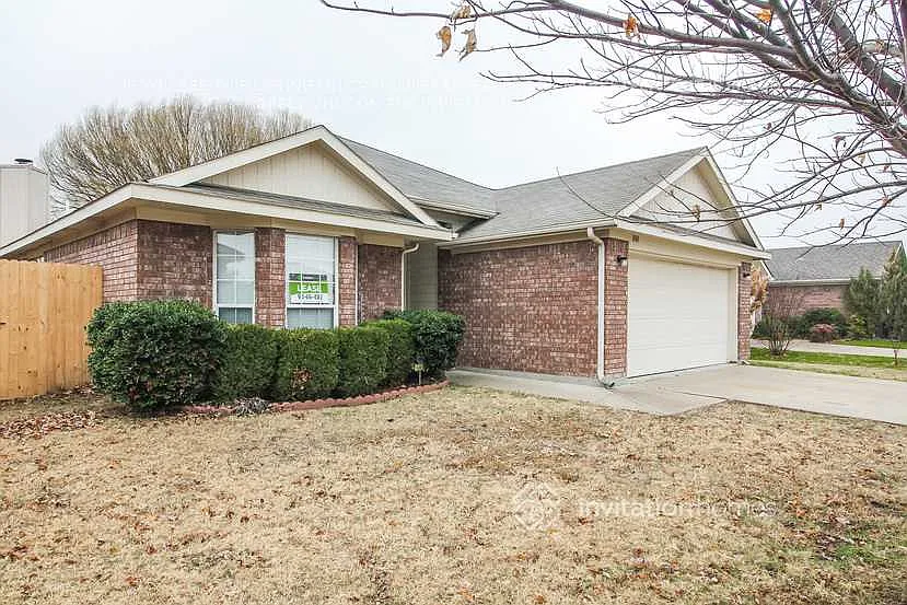 1009 Hannah St Burleson, TX 76028 — Photo 3