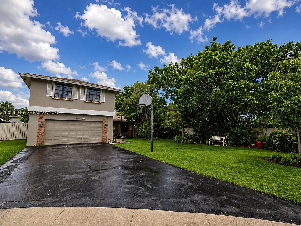 1st image of 13870 Magnolia Ct