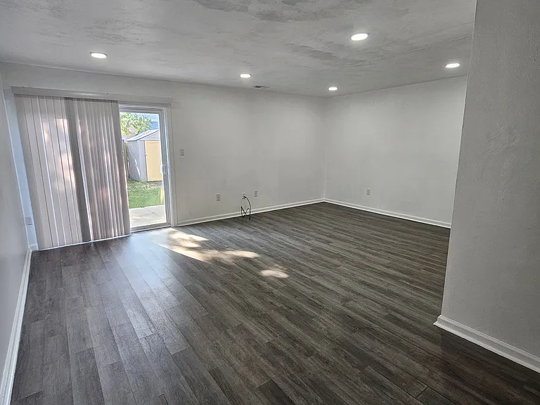 477 Hill Meadow Dr — Photo 9