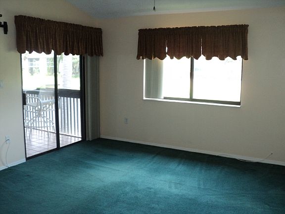 3rd image of 5715 Pelican Pointe Dr APT 4