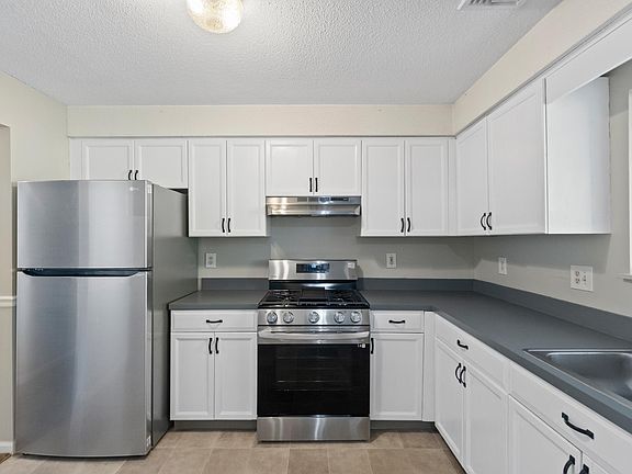 2nd image of 140 Thompson St APT 25G