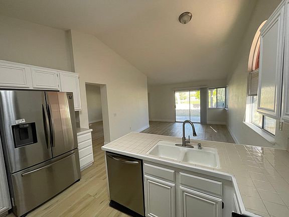 2nd image of 9087 Oakmount Blvd