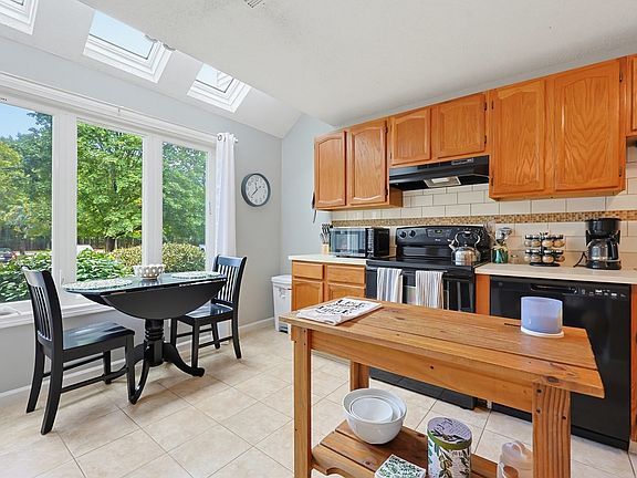 3rd image of 822 Maple Brook Rd #822
