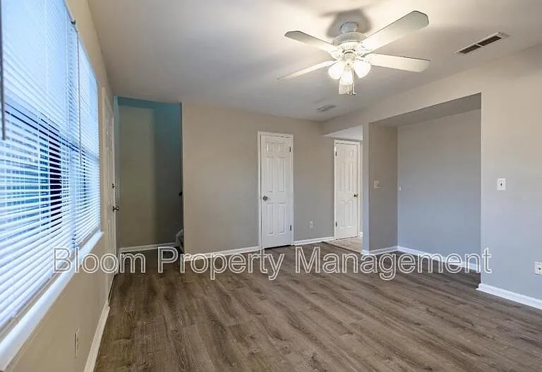 579 Travelers Blvd — Photo 4
