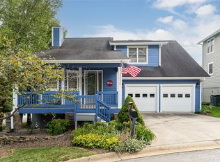 2 Olde Cottage Ln, Asheville, NC 28803