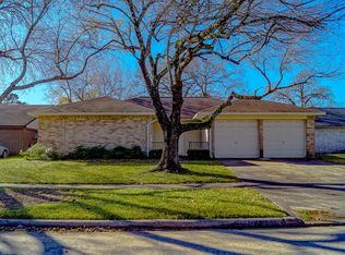 16758 Gleneagle Dr N, Conroe, TX 77385