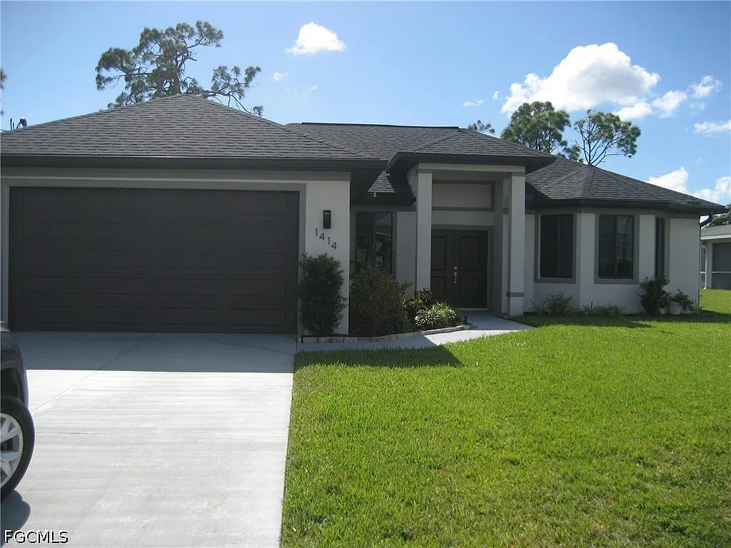 3 bed, 2.0 bath, 1796 sqft, $2,300 — Photo 1