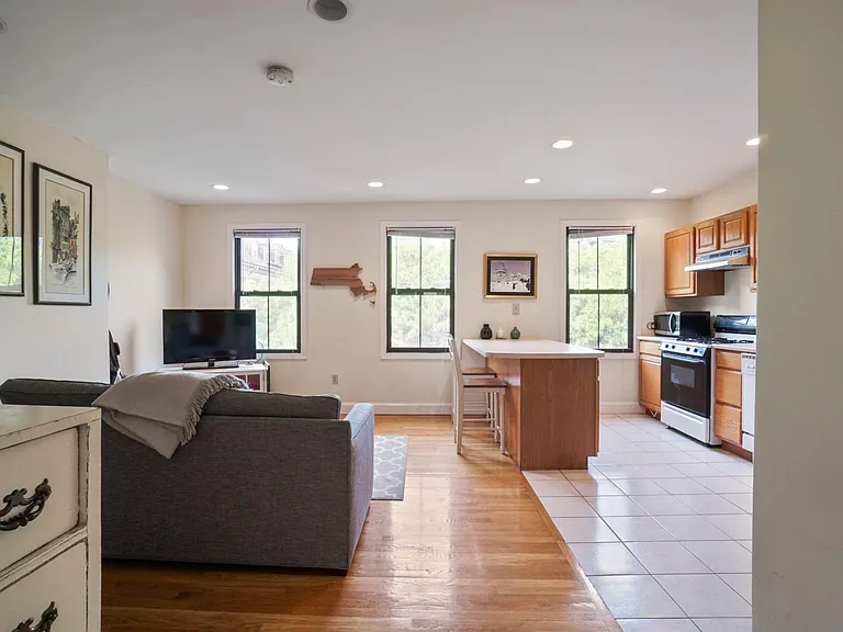 28 Milford St #3 — Photo 7