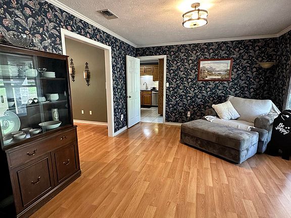 3rd image of 343 Farmer Ln