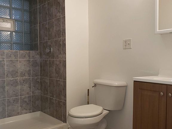 5th image of 108 N Hamlin Blvd