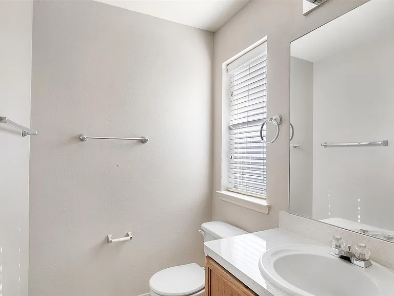 2822 Foster Hill Dr — Photo 8