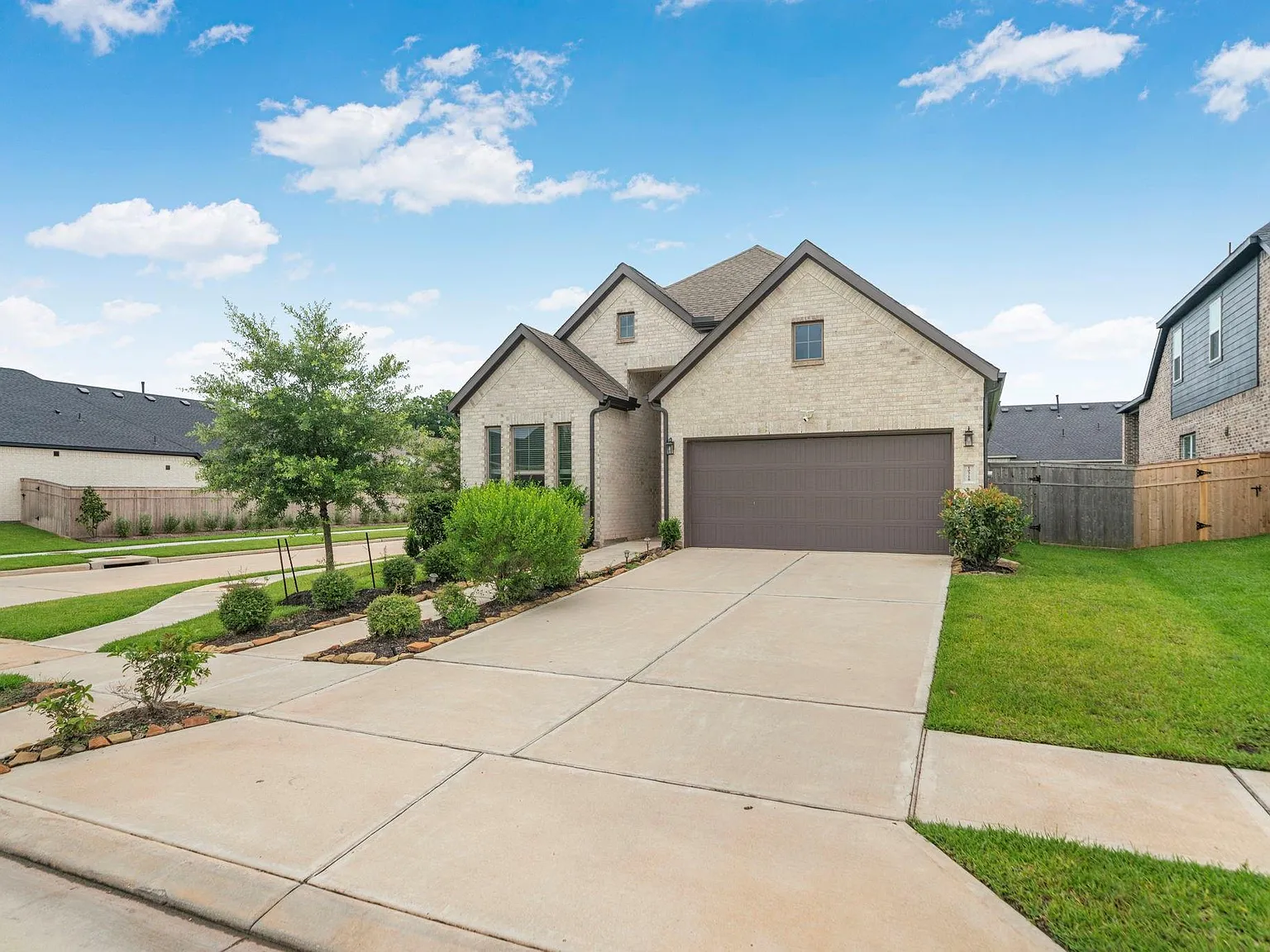 4 bed, 3.0 bath, 2193 sqft, $2,900 — Photo 4