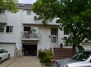 31 Hampton Grn, Staten Island, NY 10312