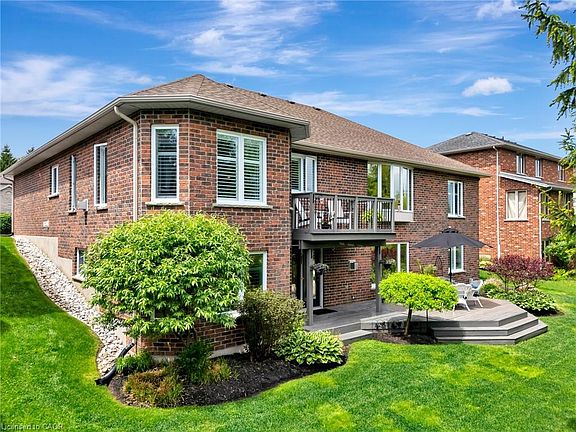 5th image of 60 Cottonwood Cres