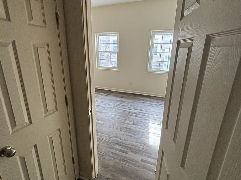Hallway to Master.