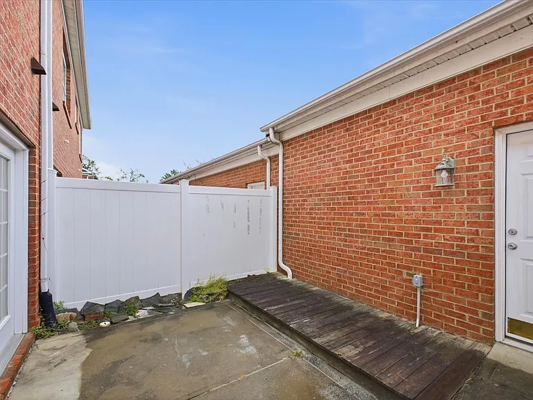 6928 Creft Cir — Photo 35