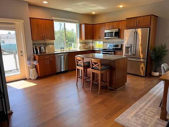 2nd image of 4507 NE 3rd Ln