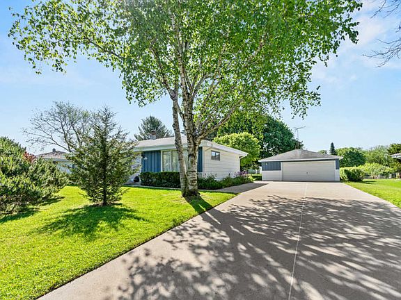 3rd image of N61W23421 Tulip Ln